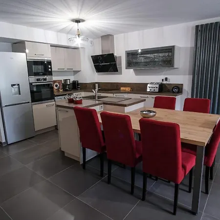 Superb With Balcony In Lejlighed *