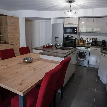 Superb With Balcony In Lejlighed Briançon